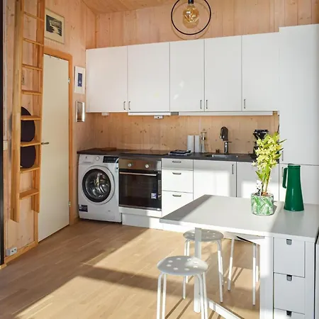 In Oppaker With Kitchen